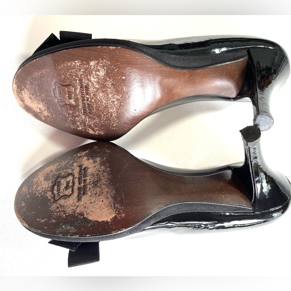 STUART WEITZMAN patent leather bow accents pump - Picture 7 of 11